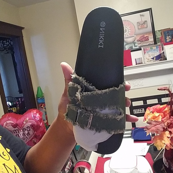 Denim buckle slides - Picture 3 of 3